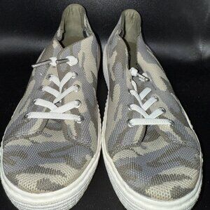 Steve Madden Maygee Green Camo Slip-On Sneakers – Women’s Size 7.5 US